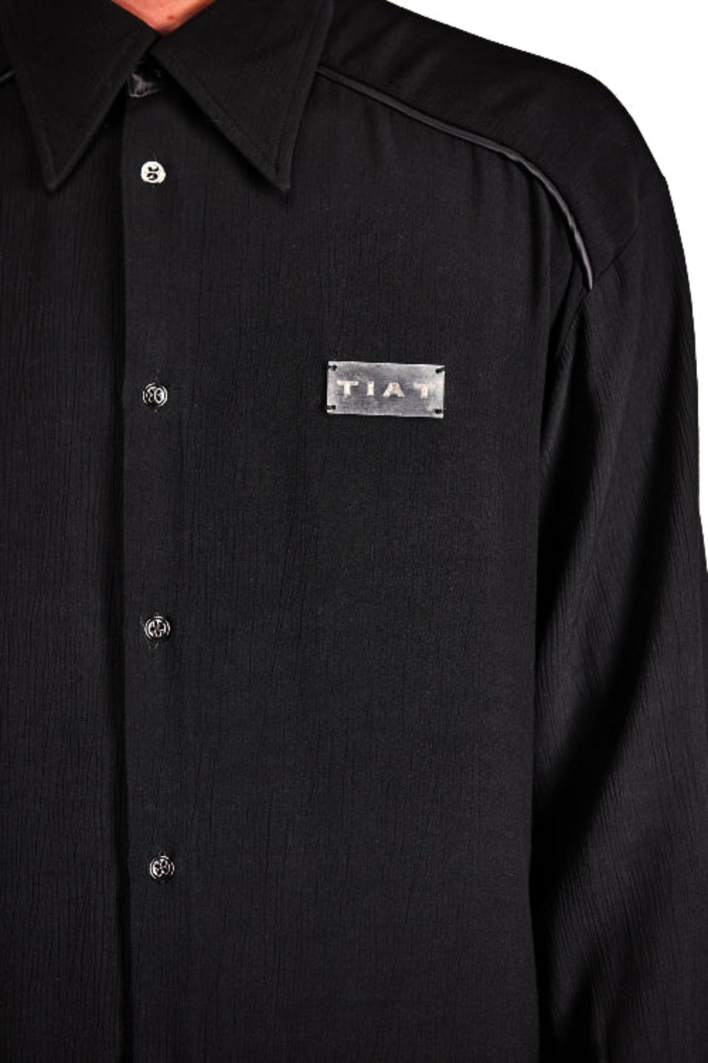 Metal tag black shirt