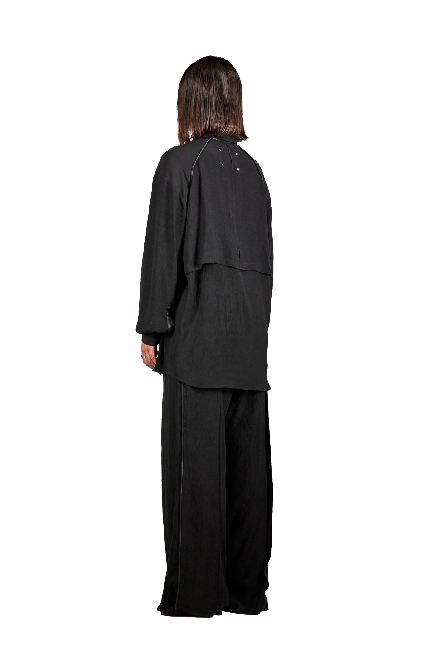 Metal tag black shirt