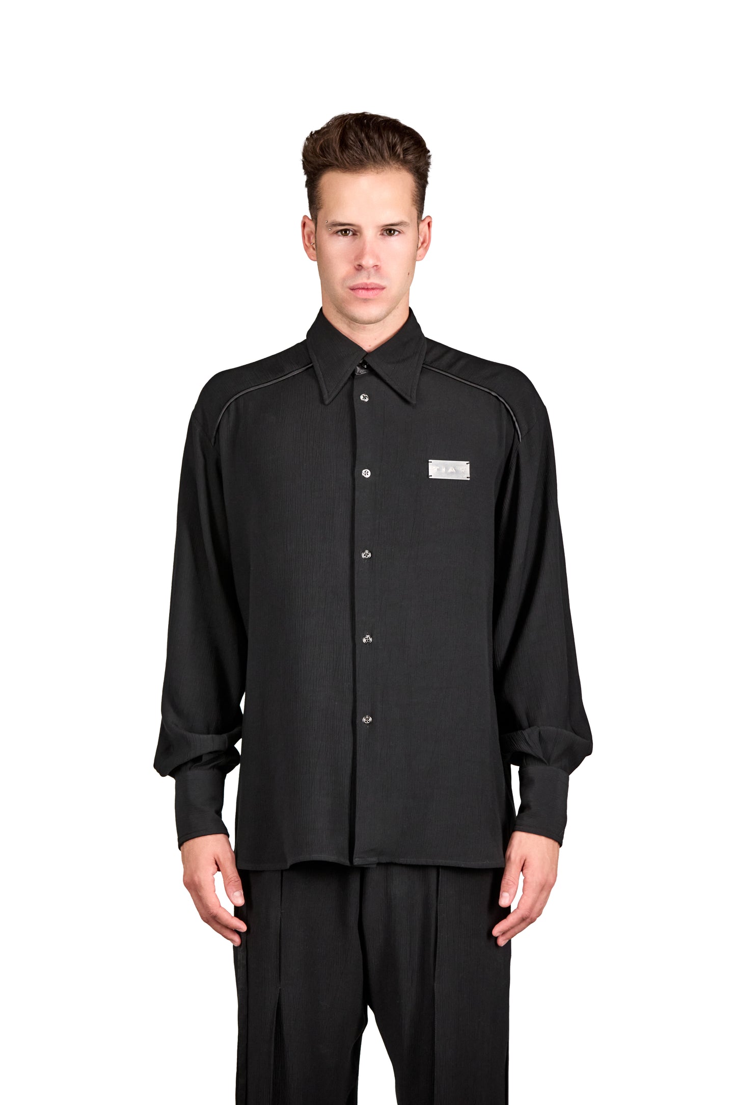 Metal tag black shirt