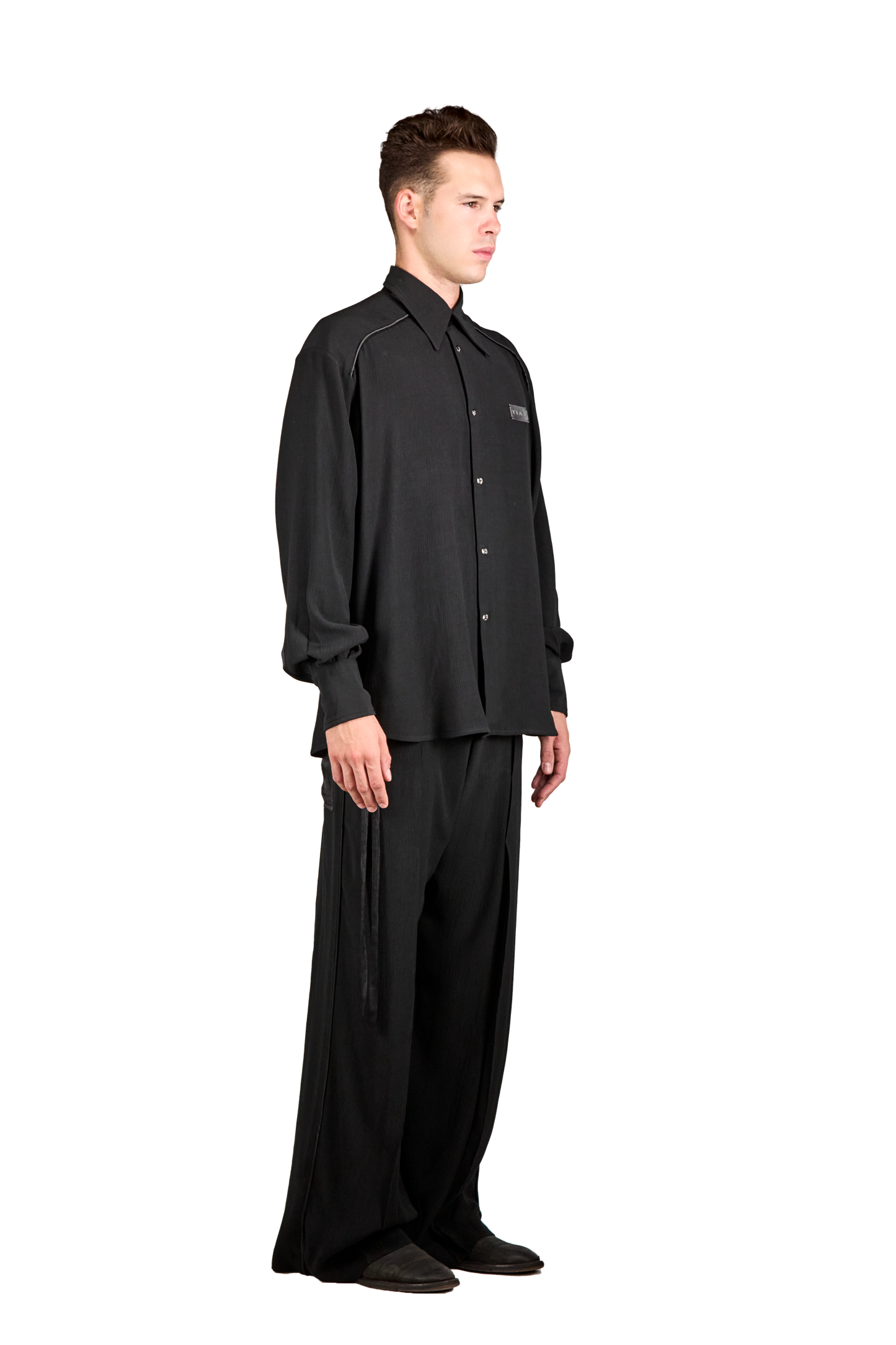 Metal tag black shirt
